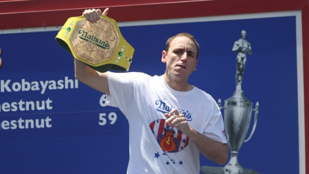 joey-chestnut-hotdog.jpg